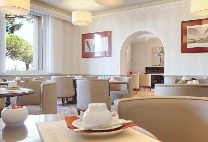 호텔 La Bastide Du Port   Hôtel De Charme