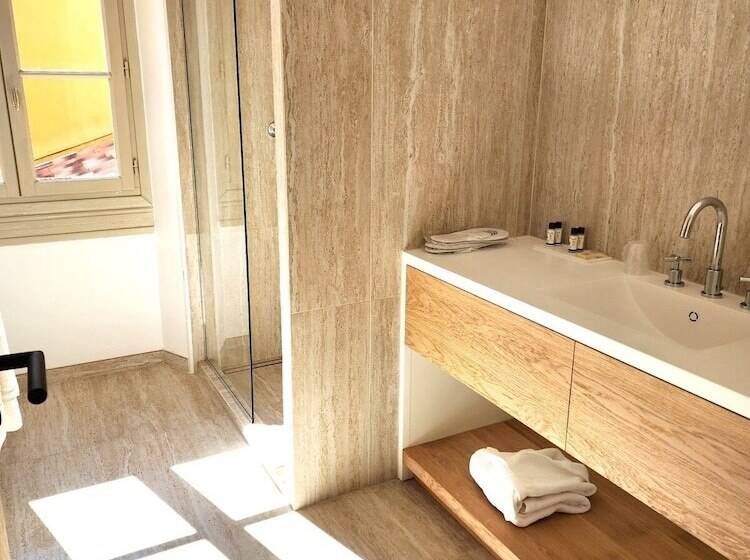 호텔 La Bastide Du Port   Hôtel De Charme