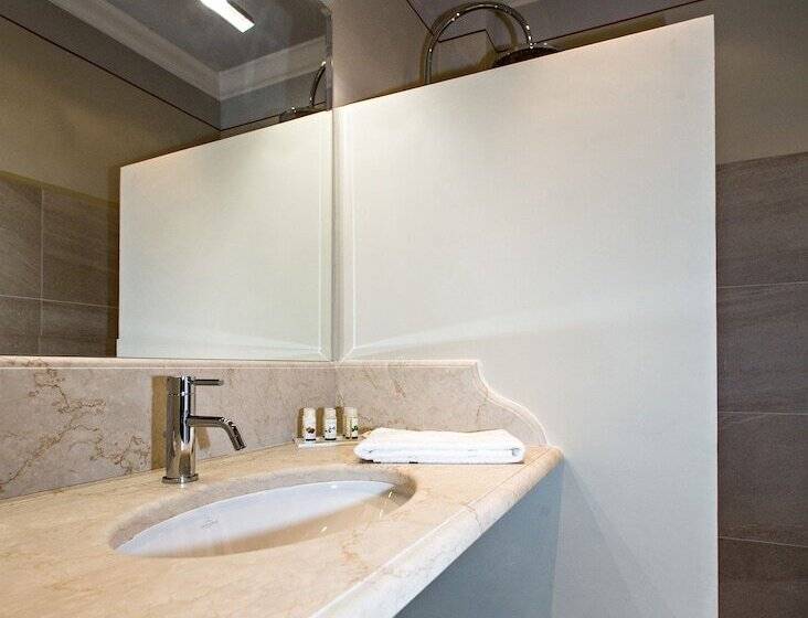 호텔 La Bastide Du Port   Hôtel De Charme