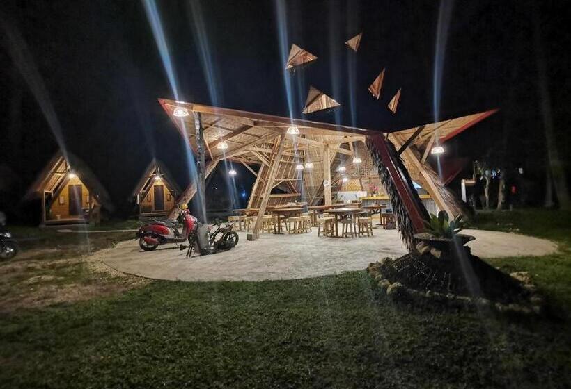 فندق Nipa Hut Village