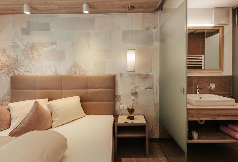 Отель St Leonhard