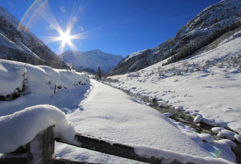 Отель St Leonhard