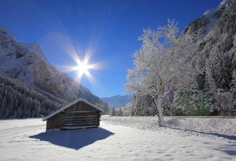 Отель St Leonhard