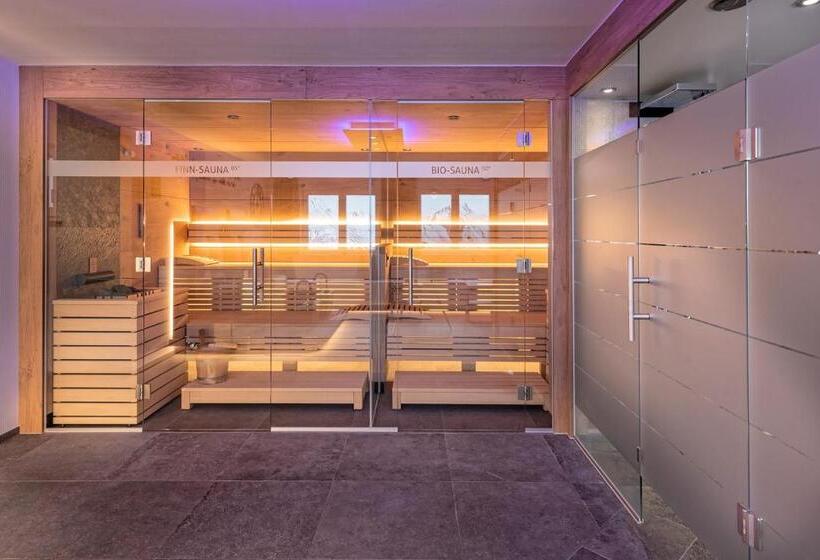 Отель St Leonhard