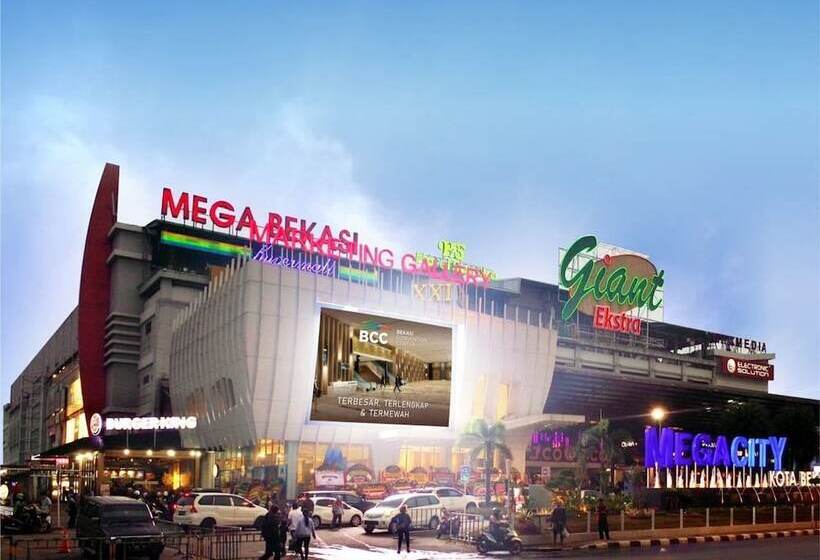Отель Santika Mega City Bekasi