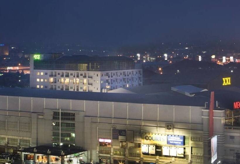 Отель Santika Mega City Bekasi