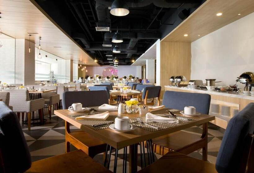 Отель Santika Mega City Bekasi