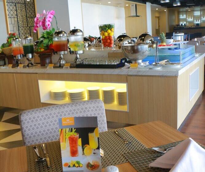 Отель Santika Mega City Bekasi