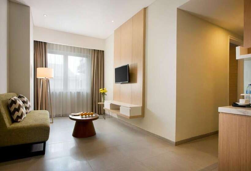 Отель Santika Mega City Bekasi