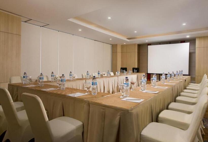 Отель Santika Mega City Bekasi