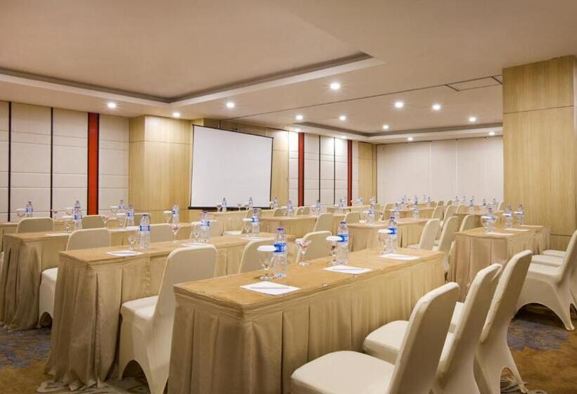 Отель Santika Mega City Bekasi