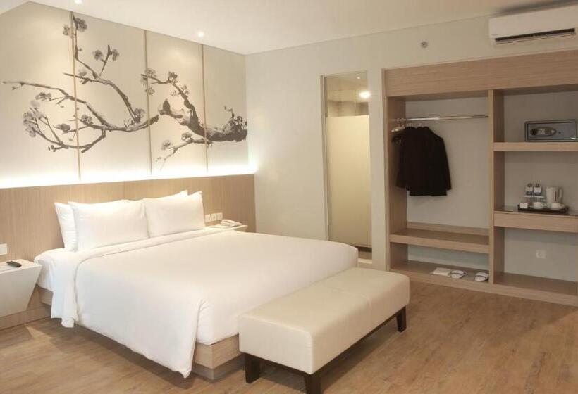 Отель Santika Mega City Bekasi