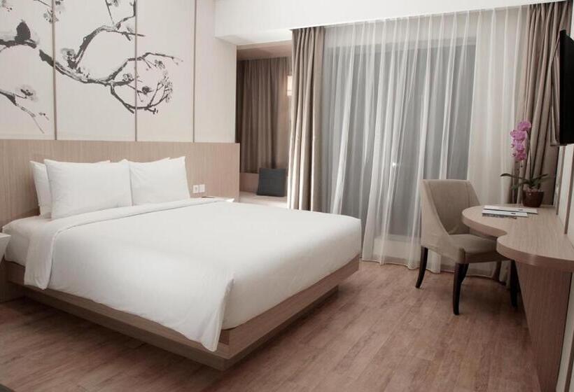 Отель Santika Mega City Bekasi