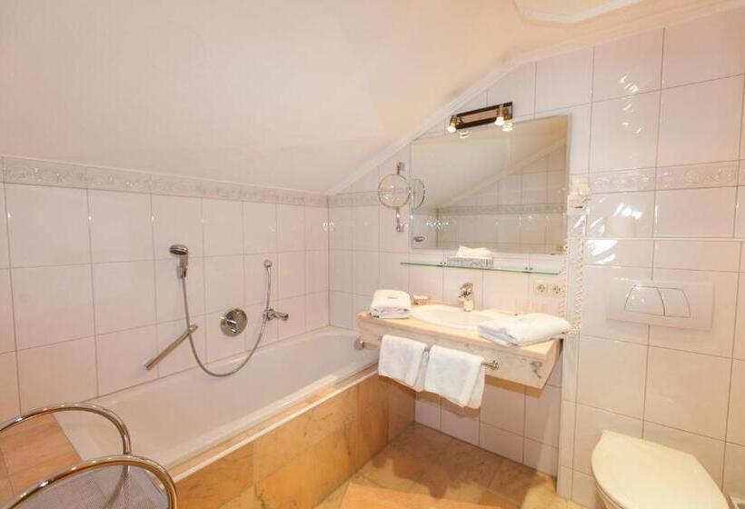 Отель Schlosshof