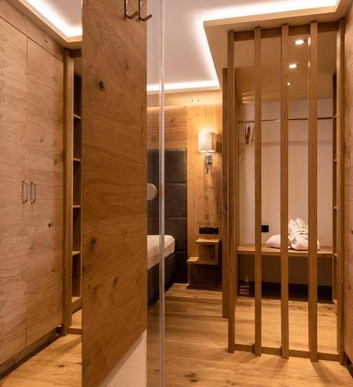 Отель Schlosshof