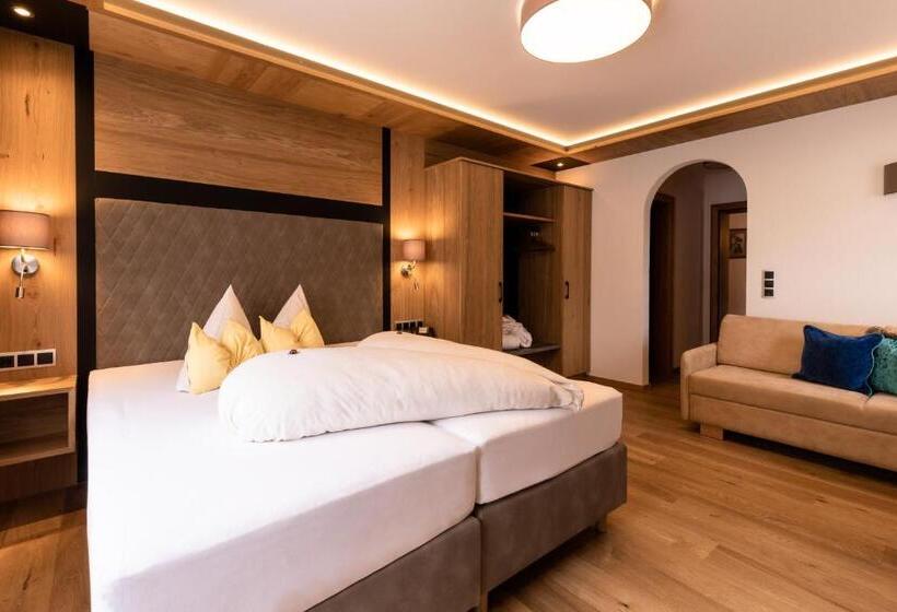 Отель Schlosshof