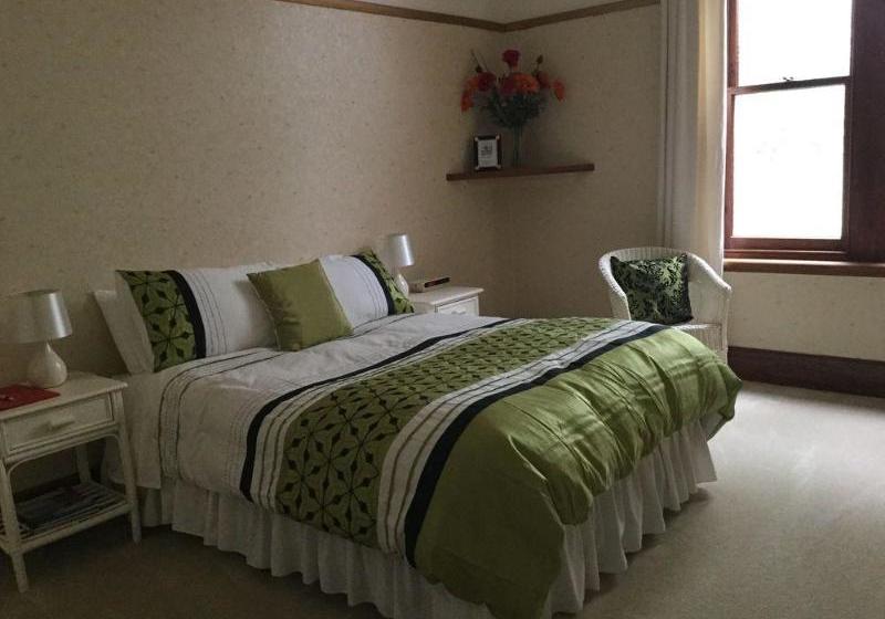 בית מלון כפרי St Itas Guesthouse B&b