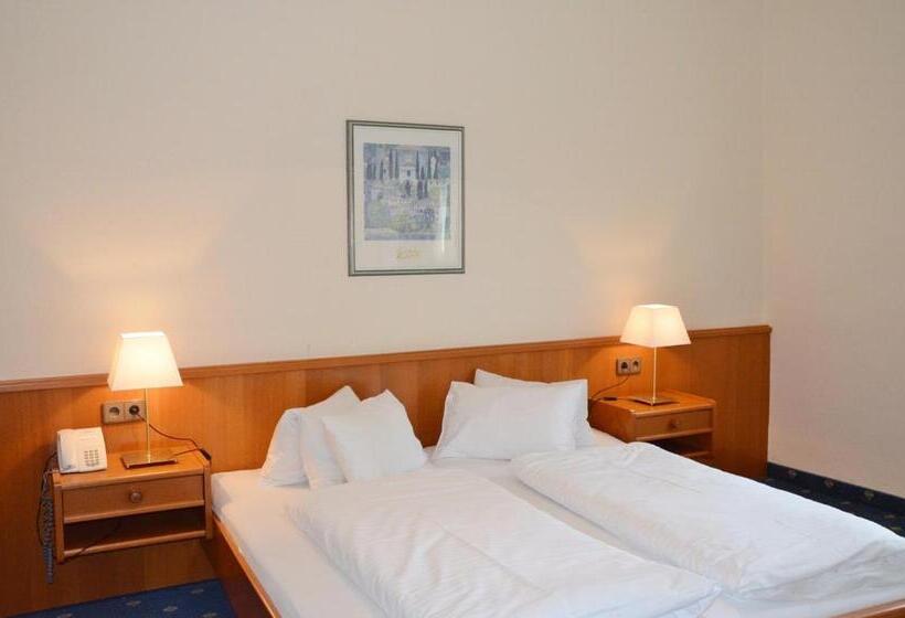 Inselhotel Faakersee