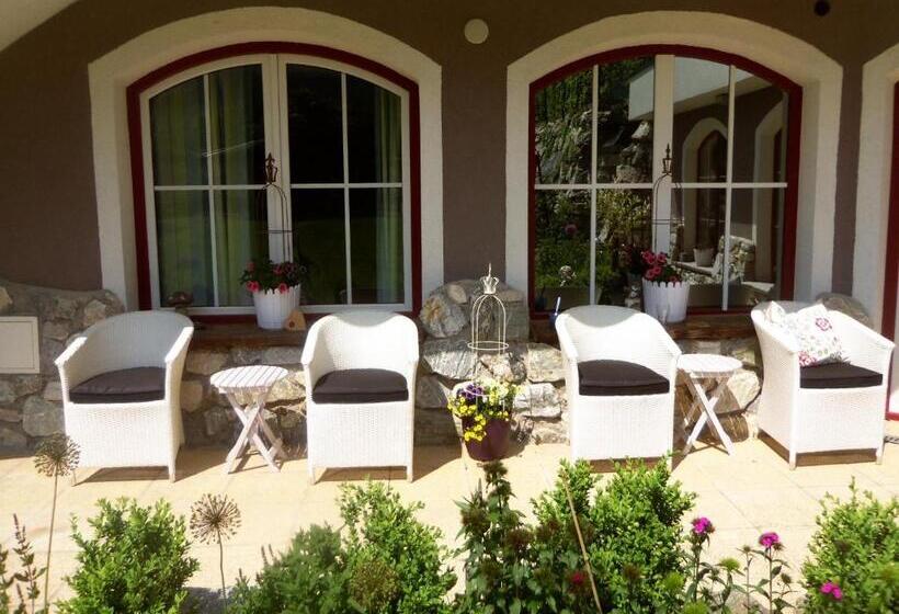 Landhotel Hubengut Bed And Breakfast