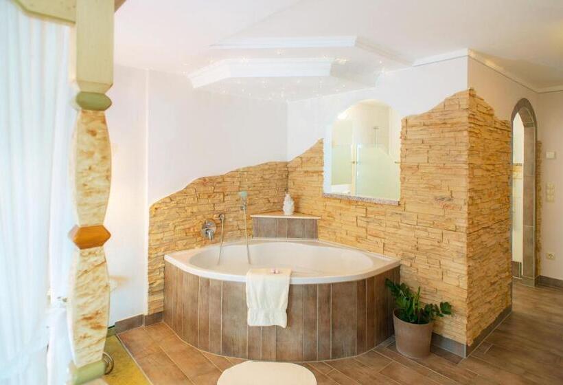 Landhotel Hubengut Bed And Breakfast