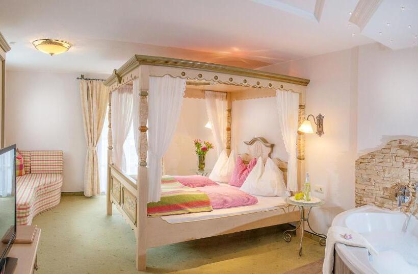 Landhotel Hubengut Bed And Breakfast