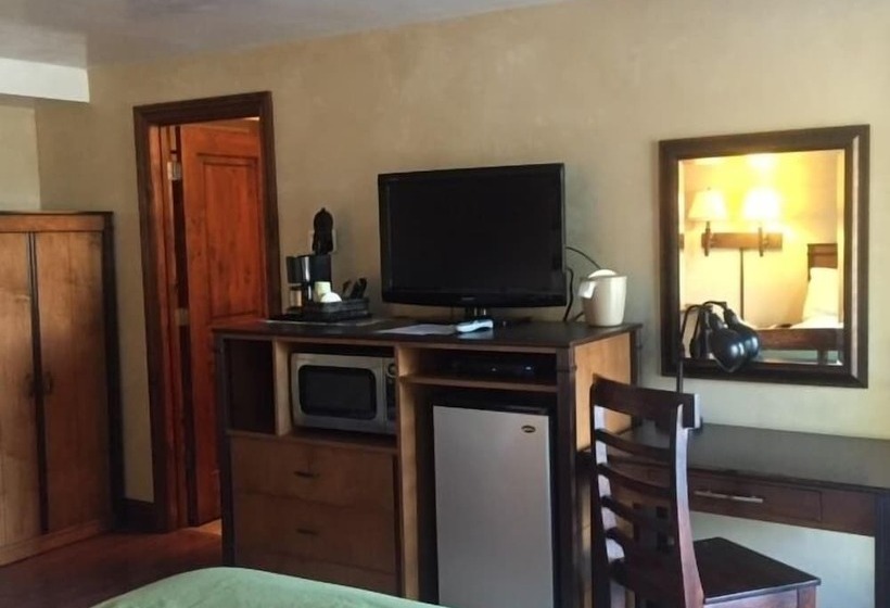 فندق على الطريق Backcountry Inn