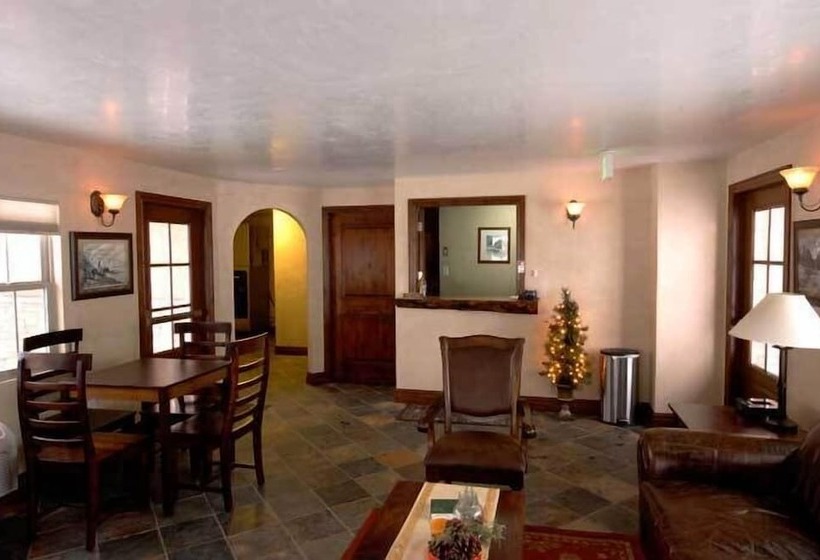 فندق على الطريق Backcountry Inn