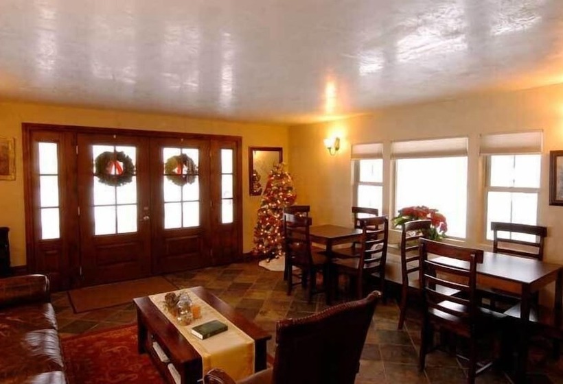 فندق على الطريق Backcountry Inn