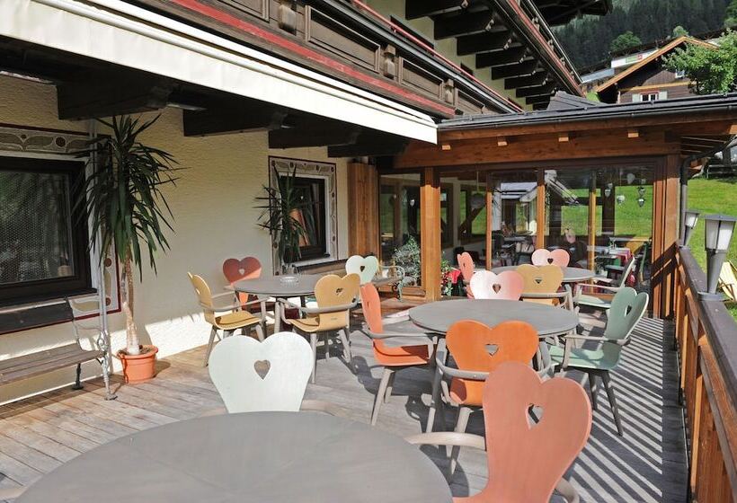 Ski In Ski Out Hotel Unterellmau