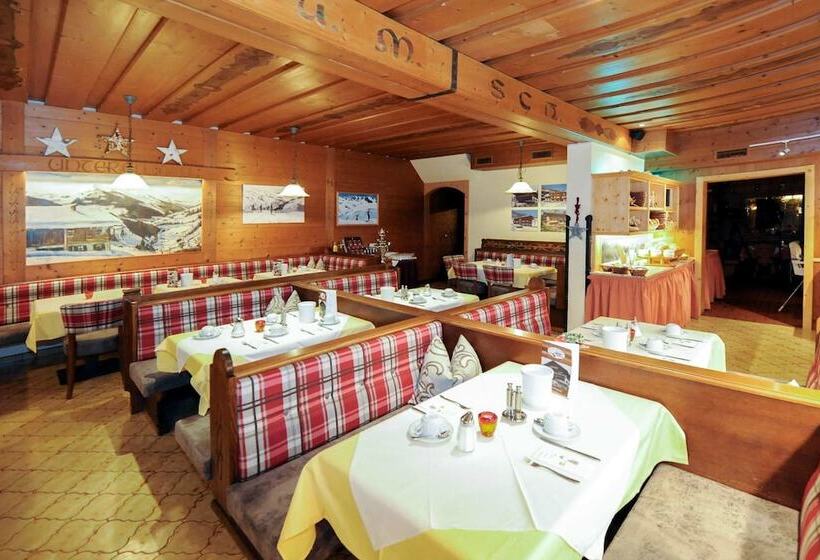 Ski In Ski Out Hotel Unterellmau