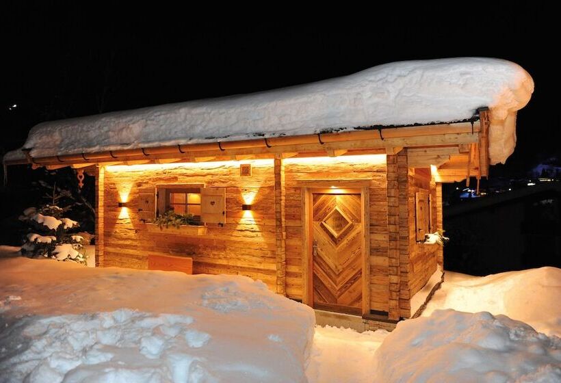 Ski In Ski Out Hotel Unterellmau