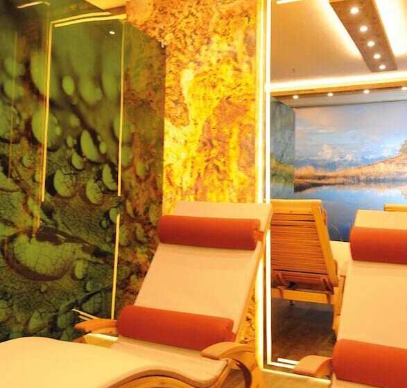 Ski In Ski Out Hotel Unterellmau