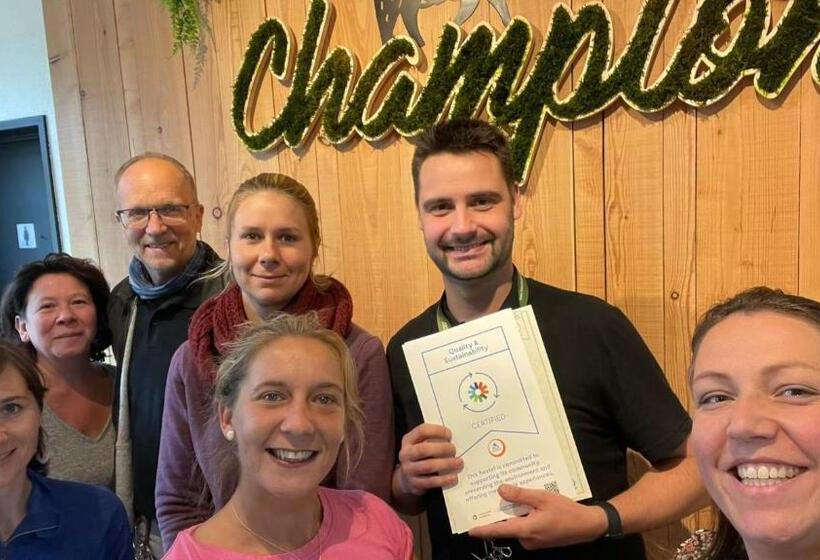 Общежитие Auberge De Jeunesse De La Roche Champlon