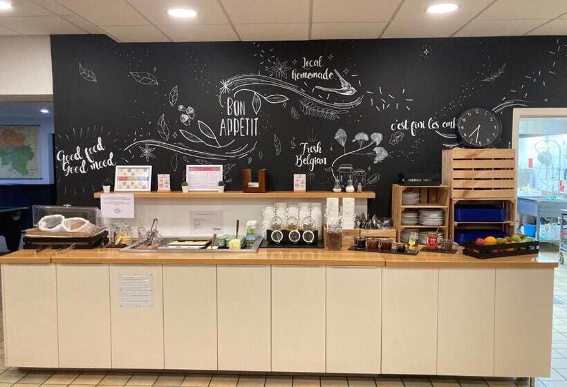 Общежитие Auberge De Jeunesse De La Roche Champlon