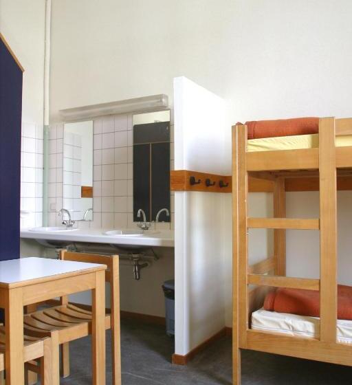 הוסטל Auberge De Jeunesse De Tournai