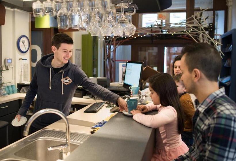 הוסטל Auberge De Jeunesse De Tournai