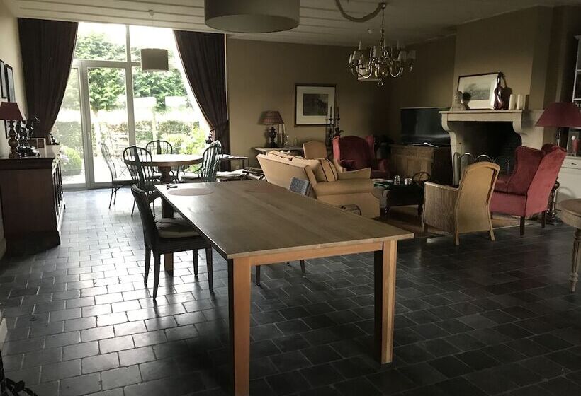 ベッドアンドブレックファースト T Welthof