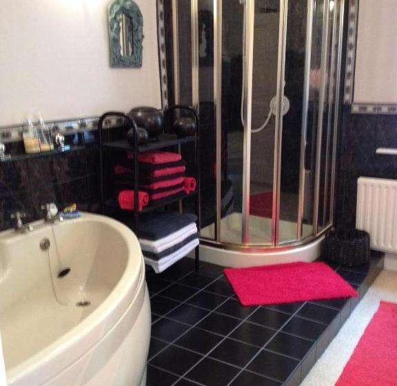 مبيت وإفطار Admiralty House