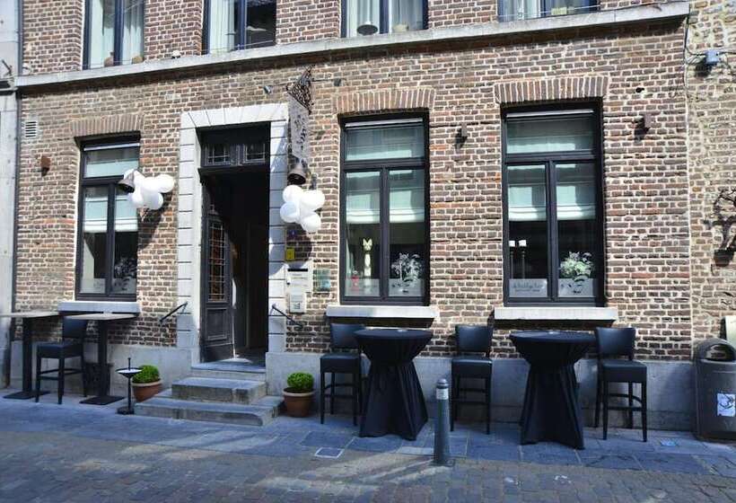 住宿加早餐  De Koddige Kater