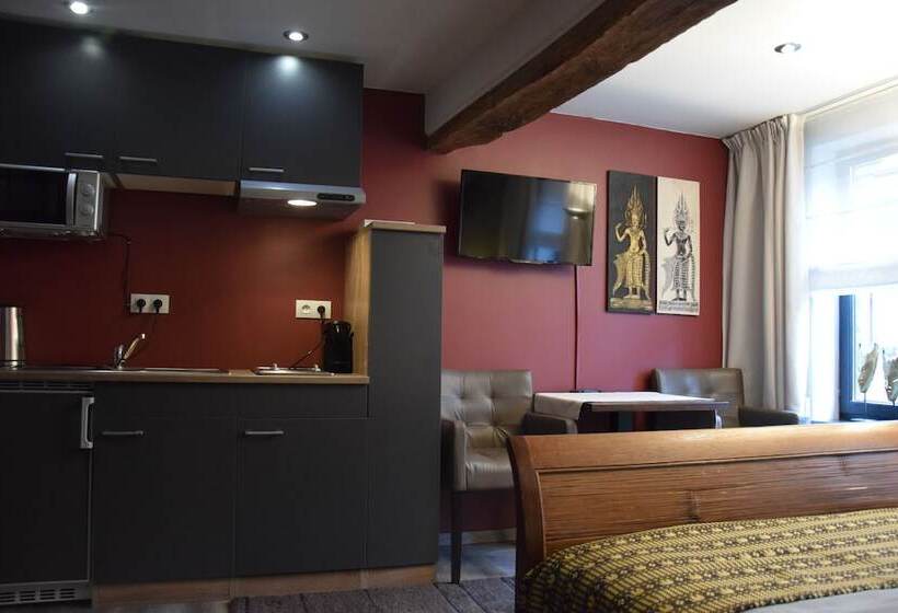 住宿加早餐  De Koddige Kater