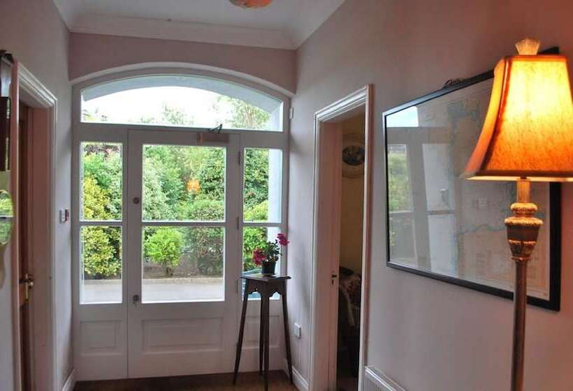 مبيت وإفطار Seapoint House