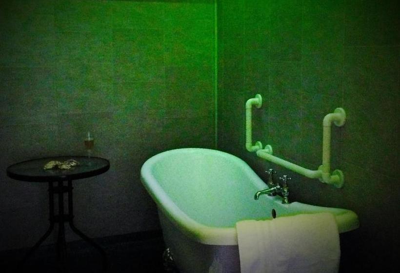 تختخواب و صبحانه The Coastguard House @ Tigh T.p