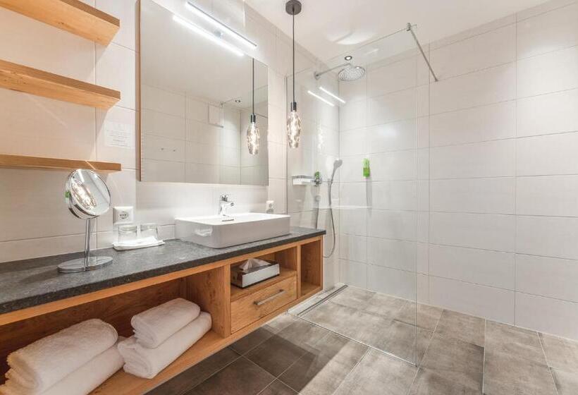 Das Leonhard   Naturparkhotel Am Weissensee