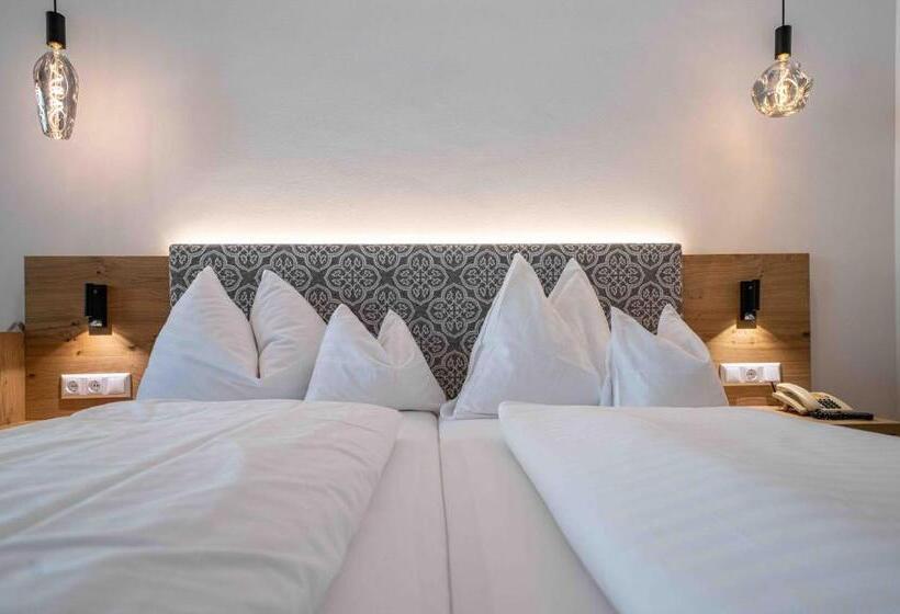 Das Leonhard   Naturparkhotel Am Weissensee