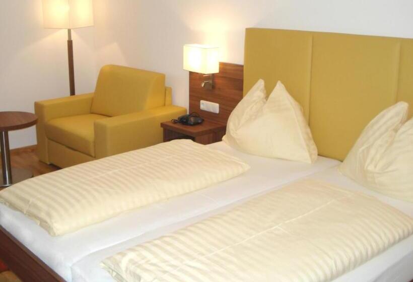 ホテル Almtalerhof