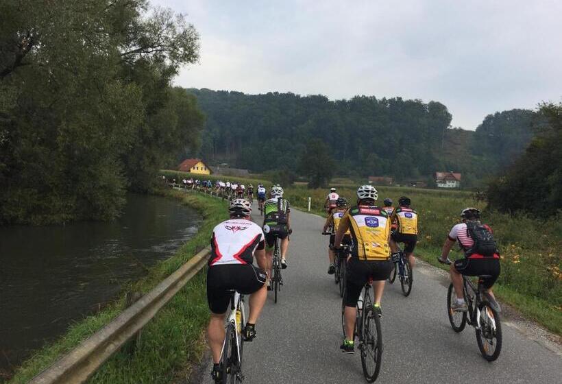 هتل Am Marktplatz   Landgasthof Wratschko   Gamlitz