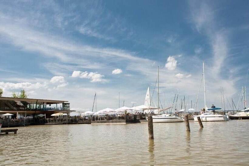 Отель Am See Rust