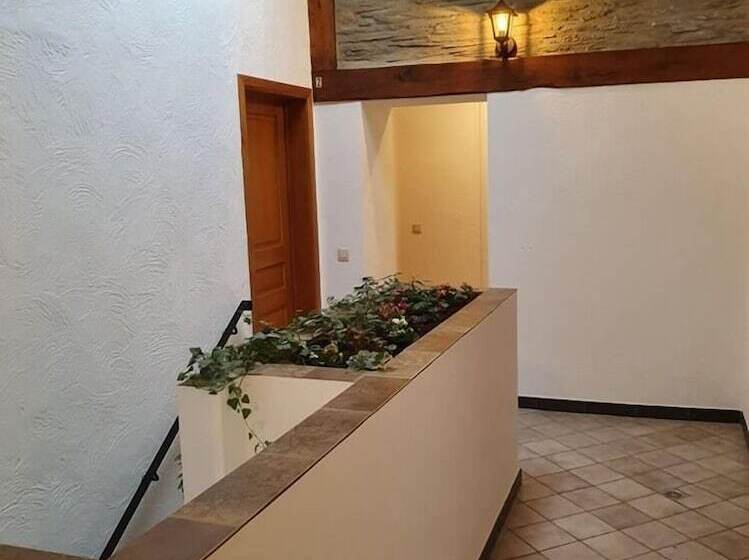 בית מלון כפרי Au Central