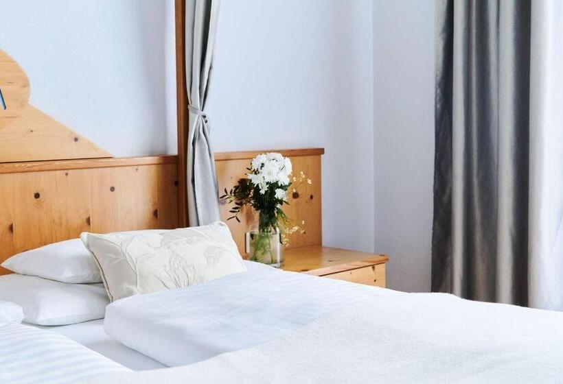 فندق Garni Thermenoase