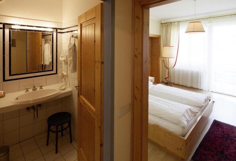 ホテル Gasthof Zur Traube